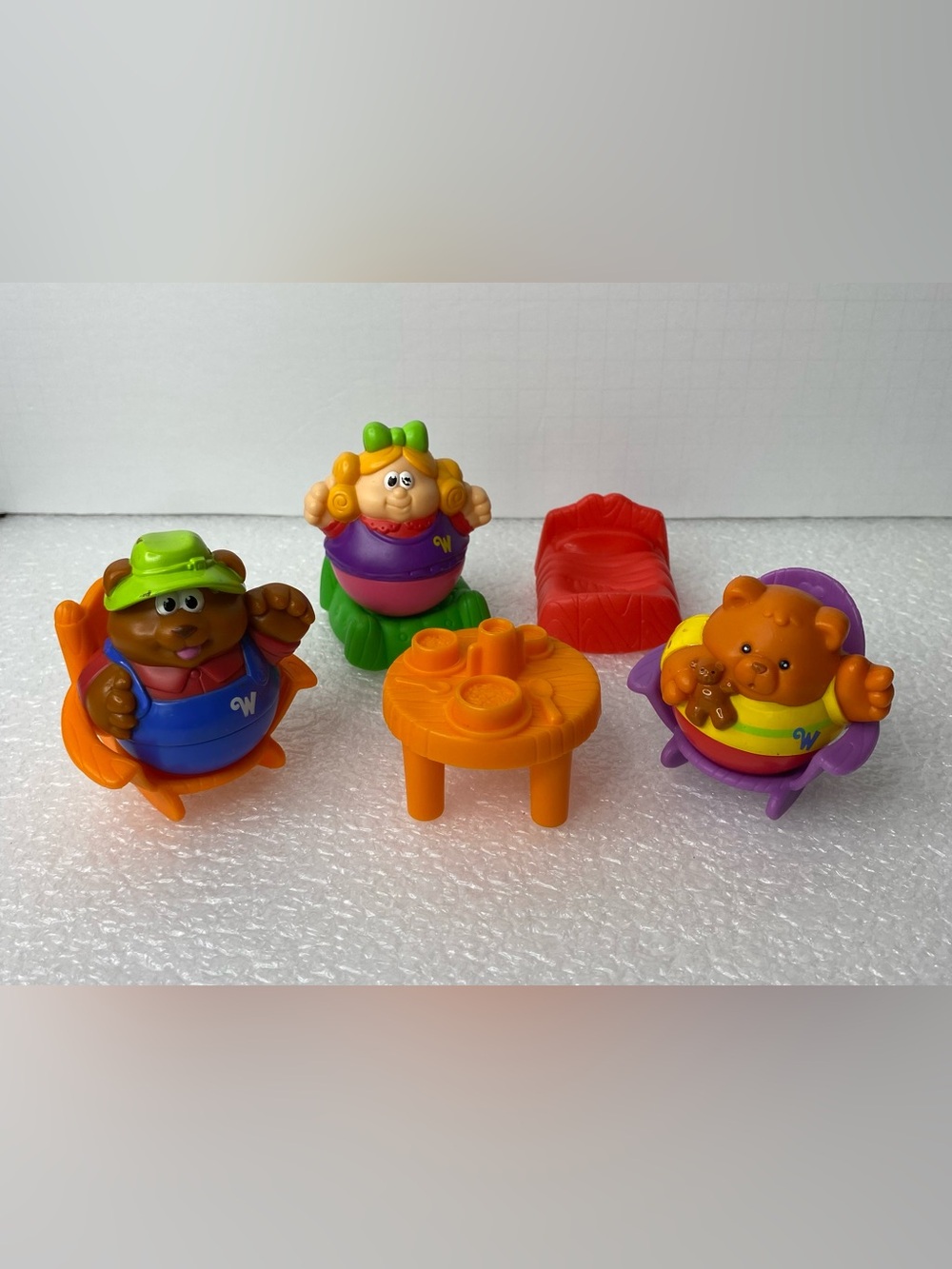 Vintage 2005 Playskool Weebles Goldilocks, Papa Bear, Baby Bear, Chairs, Beds